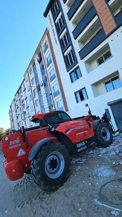 Manitou teleskopik yükleyici ile ağır yük kaldırma