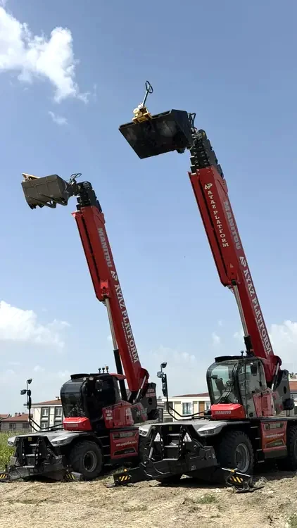 Şantiyede Ayaz Platform Manitou teleskopik yükleyici