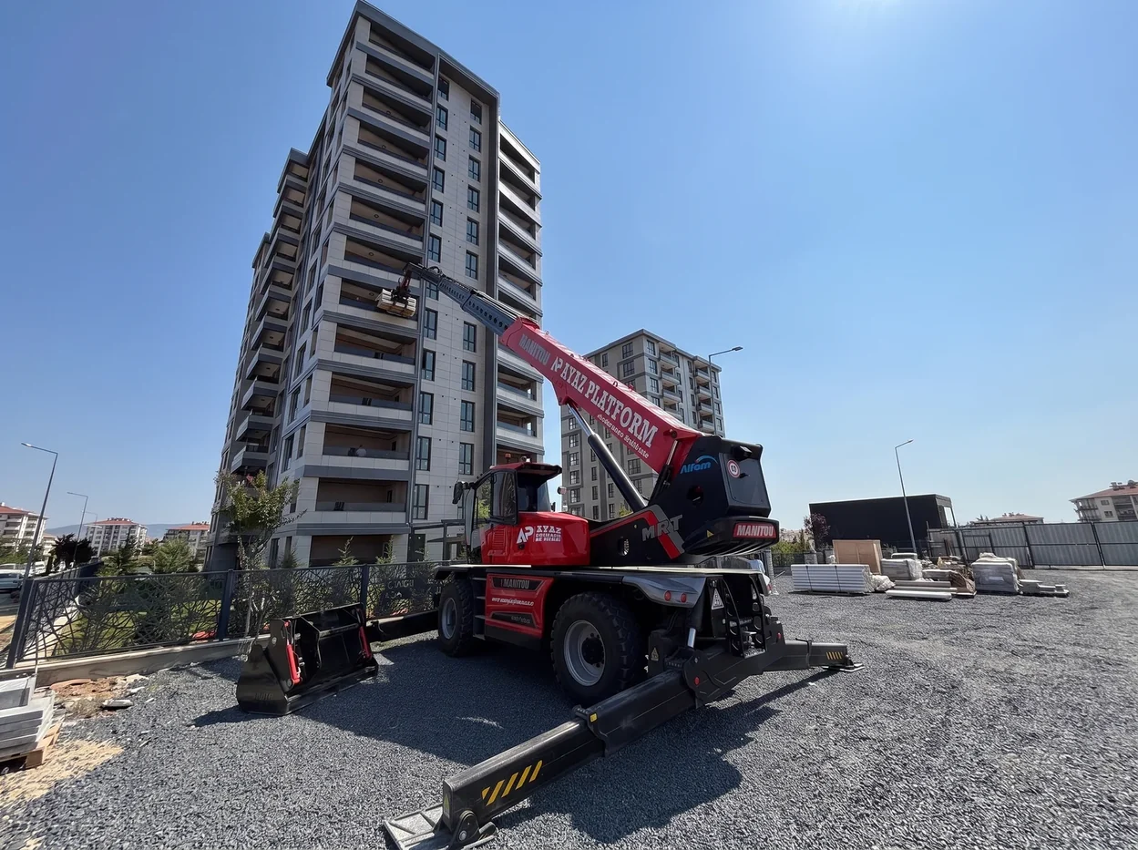 Manitou MRT 35-70 ağır döner teleskopik yükleyici